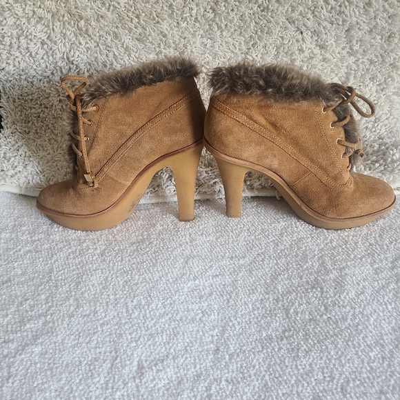Micheal Kors tan heeled fur boots - Picture 3 of 11